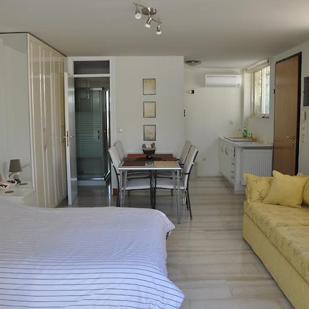 Cosy Studio With Garden / Individual Apartment Aten Exteriör bild